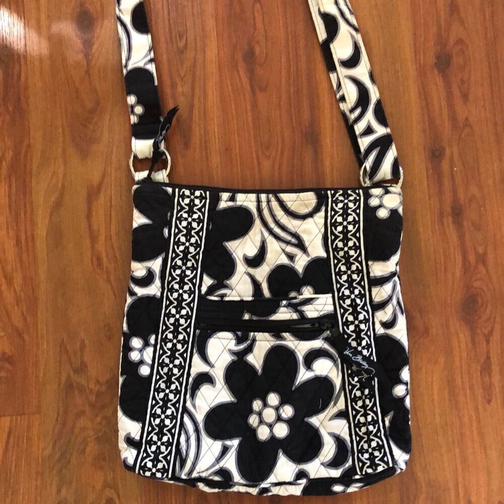 Vera Bradley Black and white floral print Crossbody quilted bag.